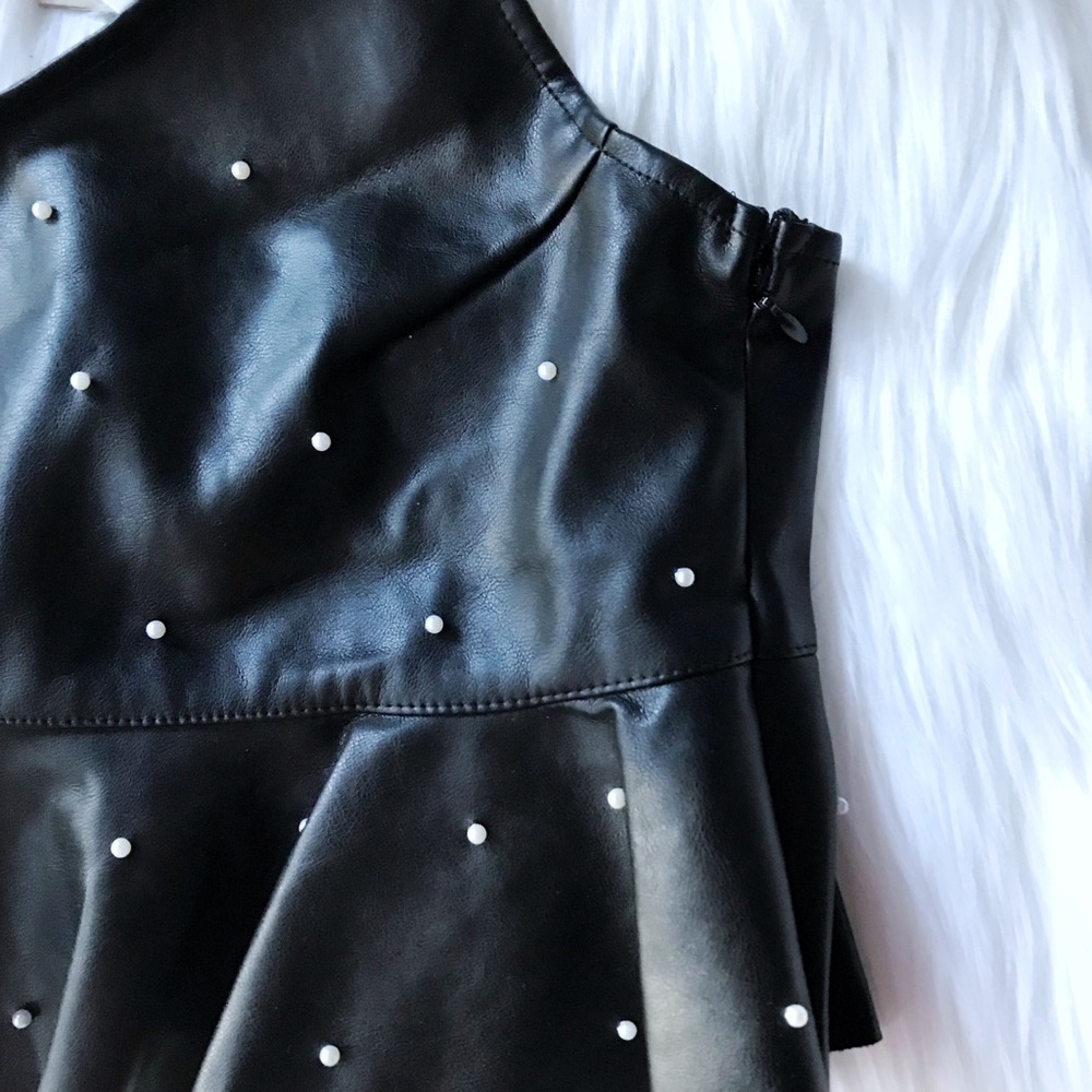 DO+BE Faux Leather & Pearl Crop Top - Picture 4 of 7